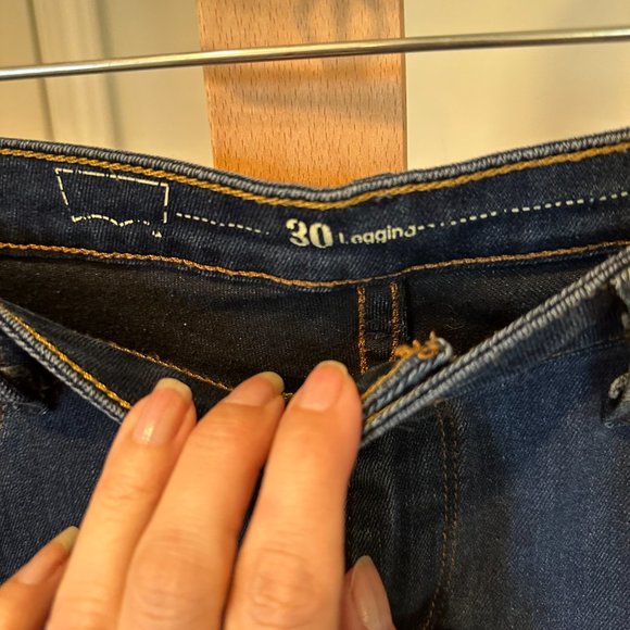 Levi's Jeans Size 30 Leggings medium wash Excellent Condition - Picture 3 of 5